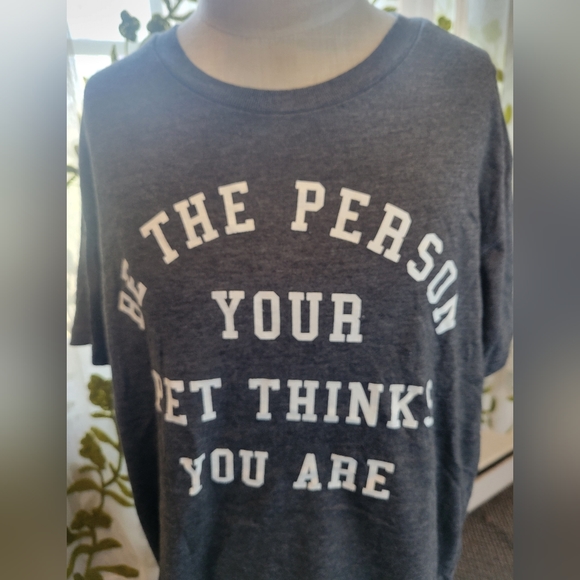 Fifth Sun Small grey tshirt be the person your pet thinks you are - Picture 3 of 7